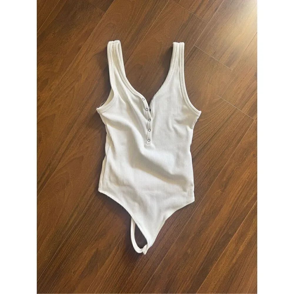 Abercrombie and Fitch White Seamless Ribbed Henley Bodysuit. Size XS.